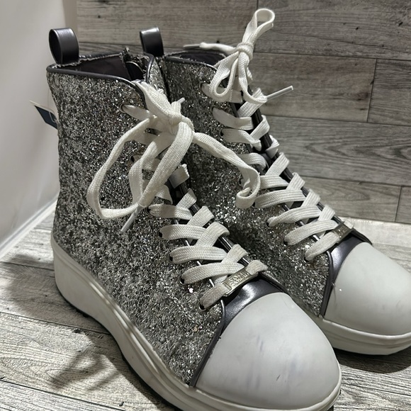 Vince camuto silver glitttery high top sneaker shoes size 4 - Picture 2 of 9